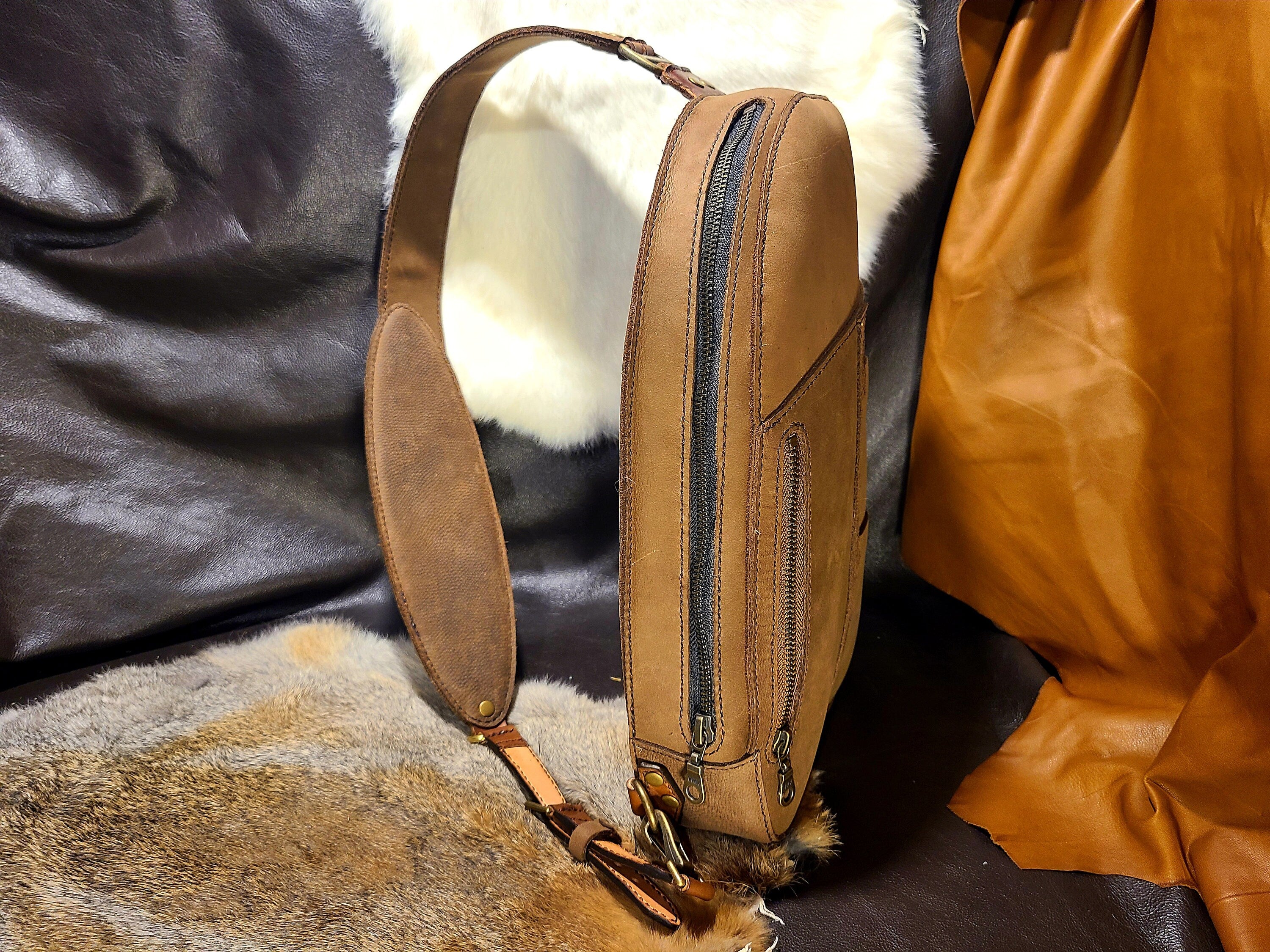 Leather Sling Bag - DIY Leather Pattern PDF Tutorial with Video - Traveller's Day Pack